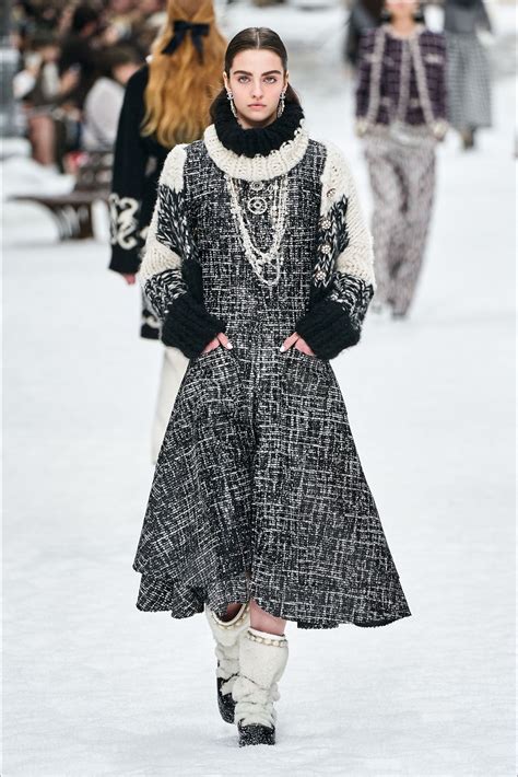 pre-collezioni autunno-inverno 2019-20 chanel|Chanel fall dresses.